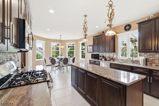 11 Burr Pl, Franklin Twp., NJ 08873