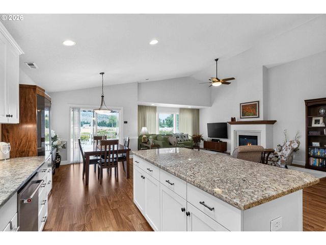 49 WILLOW POINTE Loop, Longview, WA 98632