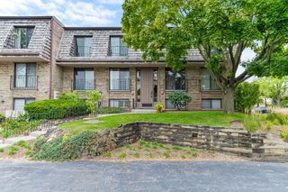 1721 Northfield Square C, Northfield, IL 60093