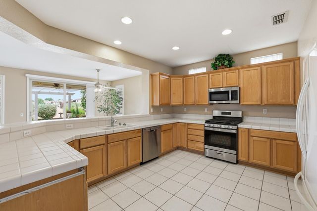 601 Northfield Ln, Lincoln, CA 95648