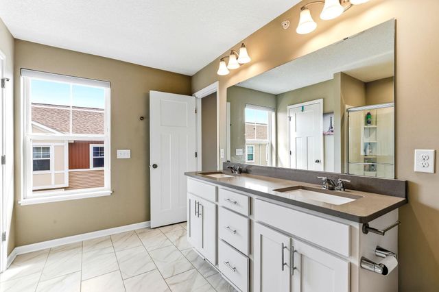 7689 Anthony Point, Victoria, MN 55386