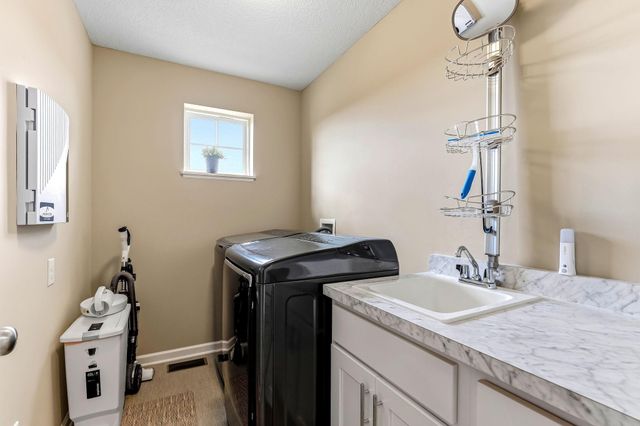 7689 Anthony Point, Victoria, MN 55386