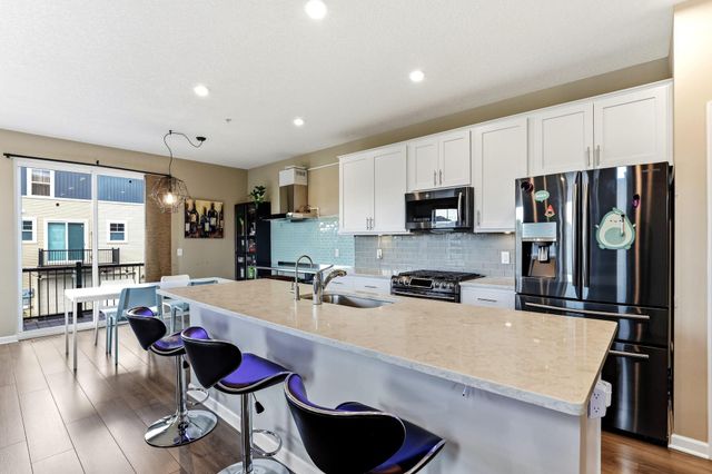 7689 Anthony Point, Victoria, MN 55386