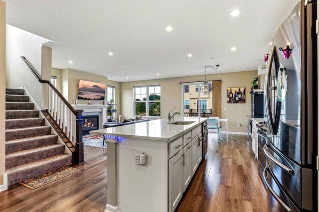 7689 Anthony Point, Victoria, MN 55386