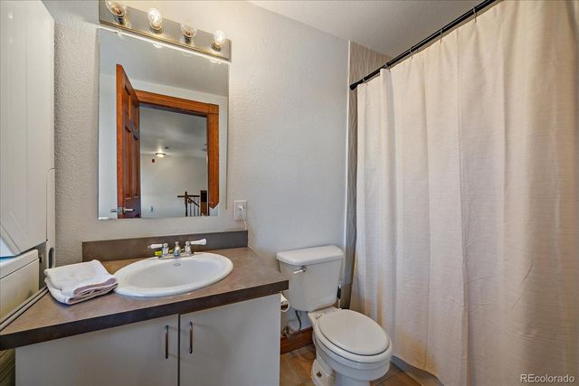 3249 W Fairview Place 206, Denver, CO 80211