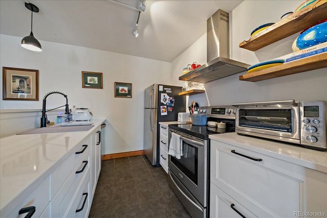 3249 W Fairview Place 206, Denver, CO 80211