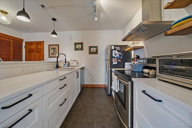 3249 W Fairview Place 206, Denver, CO 80211