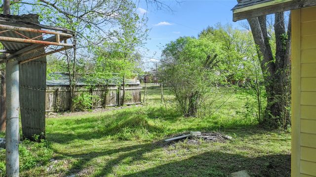 1005 E Evergreen Street, Mexia, TX 76667