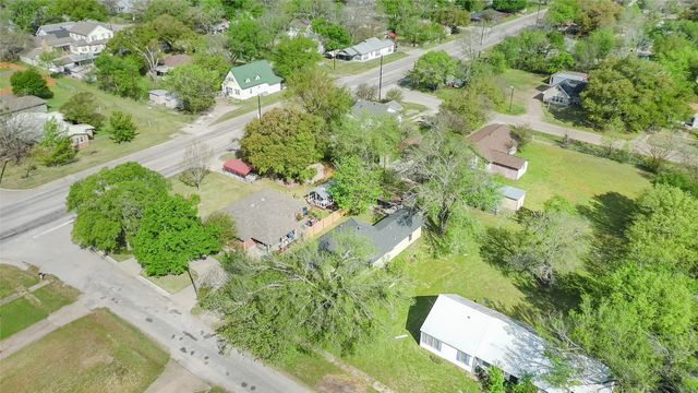 1005 E Evergreen Street, Mexia, TX 76667
