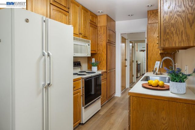 2137 Otis Dr 204, Alameda, CA 94501