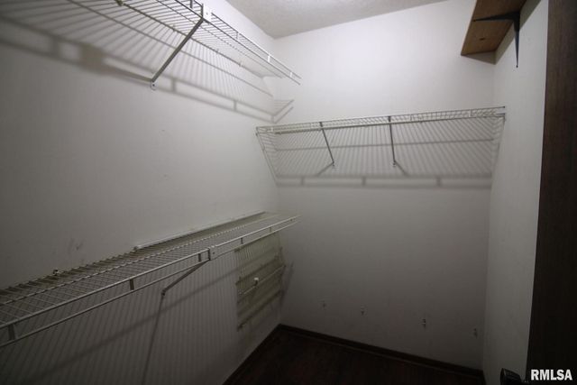 5 E TIMBERLINE Drive, Blue Grass, IA 52726