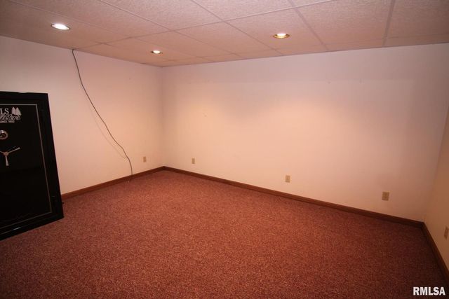 5 E TIMBERLINE Drive, Blue Grass, IA 52726