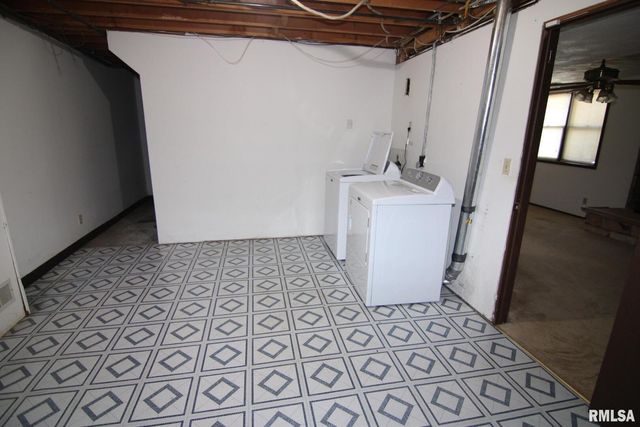 5 E TIMBERLINE Drive, Blue Grass, IA 52726