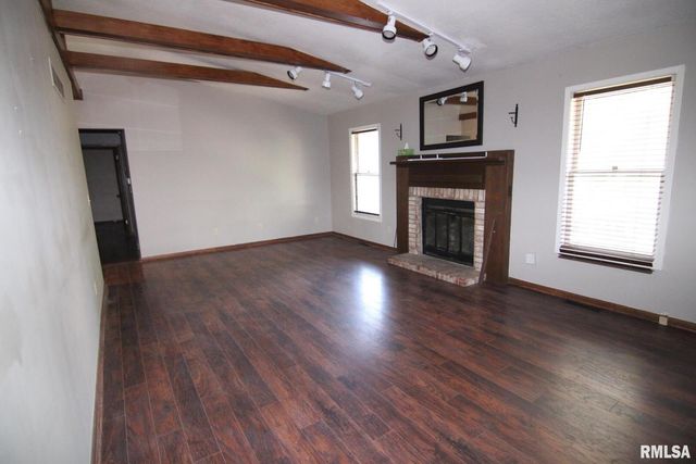 5 E TIMBERLINE Drive, Blue Grass, IA 52726