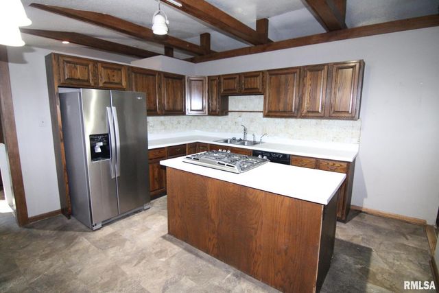 5 E TIMBERLINE Drive, Blue Grass, IA 52726