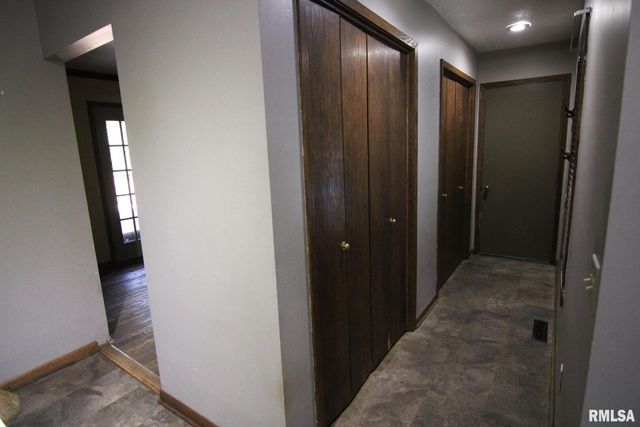 5 E TIMBERLINE Drive, Blue Grass, IA 52726