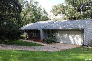 5 E TIMBERLINE Drive, Blue Grass, IA 52726