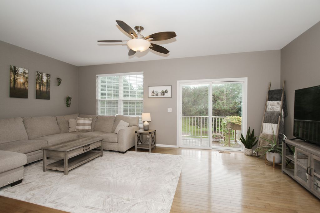 734 THORNBURY Road, Bartlett, IL 60103 — photo 4