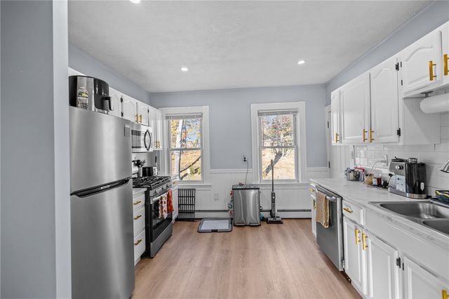 27 Ferncliff Avenue, North Providence, RI 02911