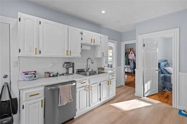 27 Ferncliff Avenue, North Providence, RI 02911