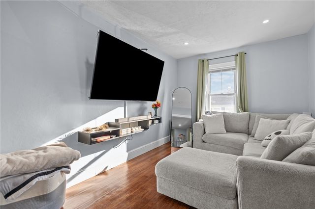 27 Ferncliff Avenue, North Providence, RI 02911