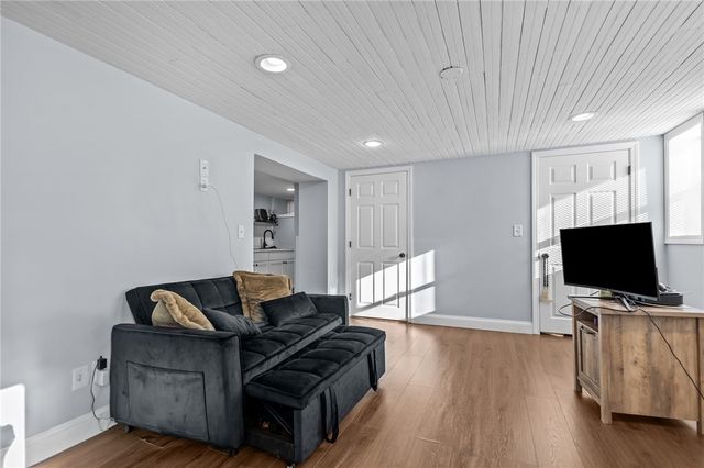 27 Ferncliff Avenue, North Providence, RI 02911