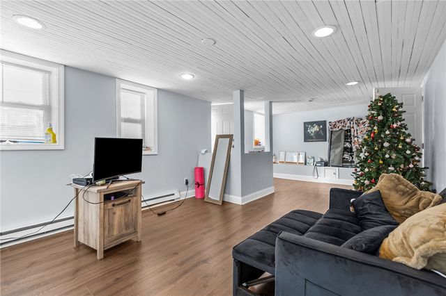 27 Ferncliff Avenue, North Providence, RI 02911