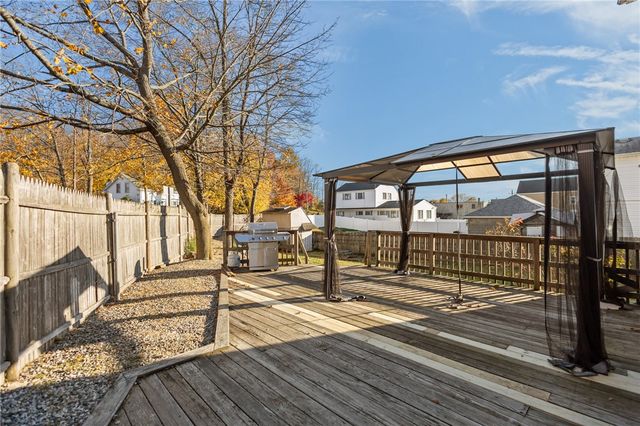 27 Ferncliff Avenue, North Providence, RI 02911