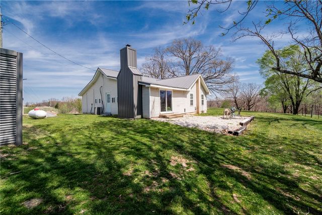 23649 State Highway UU, Washburn, MO 65772
