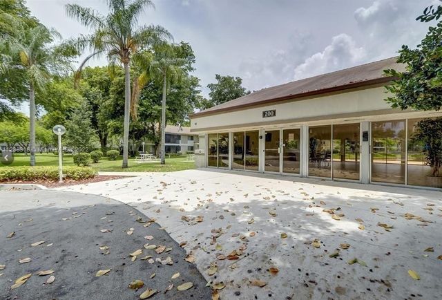 606 Gardens Drive, Pompano Beach, FL 33069