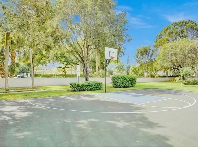 606 Gardens Drive, Pompano Beach, FL 33069