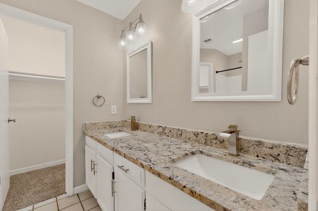 1111 Granada Hills Court NE, Albuquerque, NM 87123