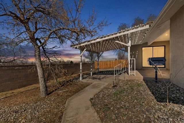1111 Granada Hills Court NE, Albuquerque, NM 87123