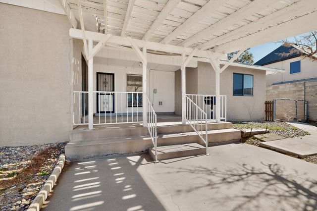 1111 Granada Hills Court NE, Albuquerque, NM 87123