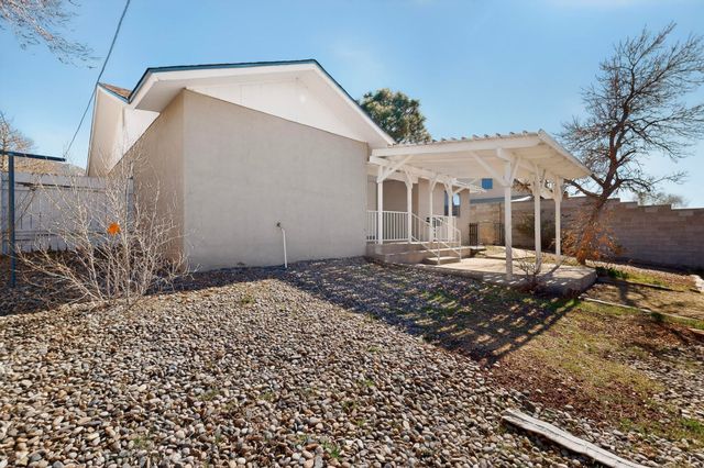 1111 Granada Hills Court NE, Albuquerque, NM 87123
