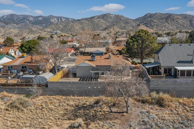 1111 Granada Hills Court NE, Albuquerque, NM 87123