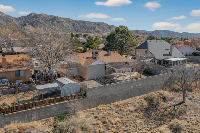 1111 Granada Hills Court NE, Albuquerque, NM 87123