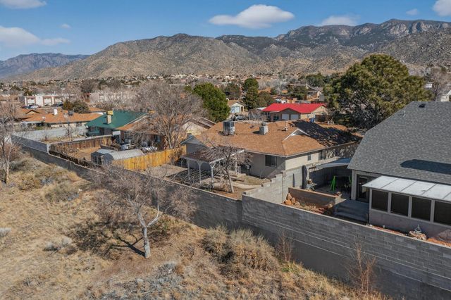 1111 Granada Hills Court NE, Albuquerque, NM 87123