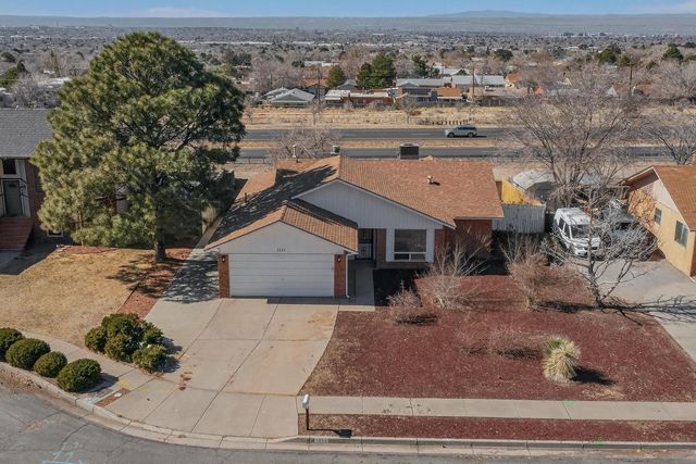 1111 Granada Hills Court NE, Albuquerque, NM 87123