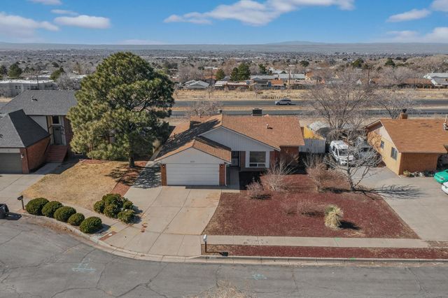 1111 Granada Hills Court NE, Albuquerque, NM 87123