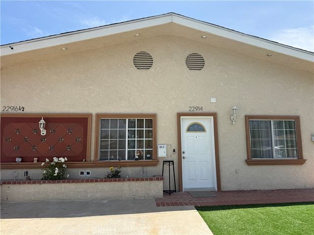 22914 Cantlay Street, West Hills, CA 91307