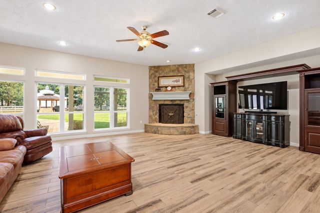 20002 Country Lake Drive, Magnolia, TX 77355