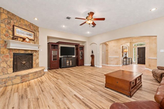 20002 Country Lake Drive, Magnolia, TX 77355