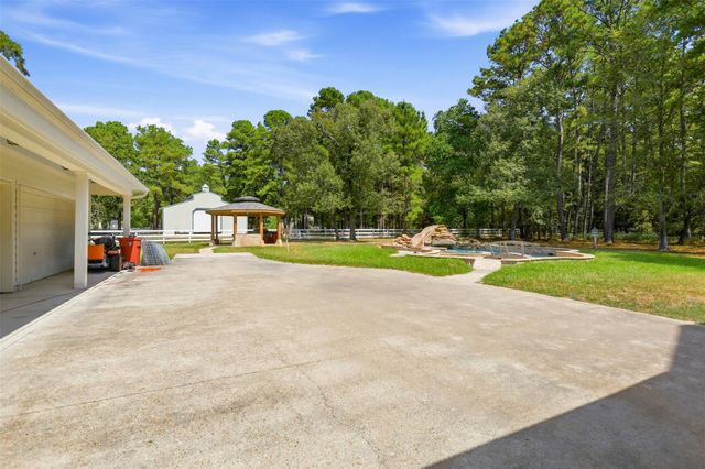 20002 Country Lake Drive, Magnolia, TX 77355