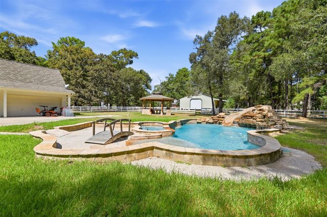 20002 Country Lake Drive, Magnolia, TX 77355