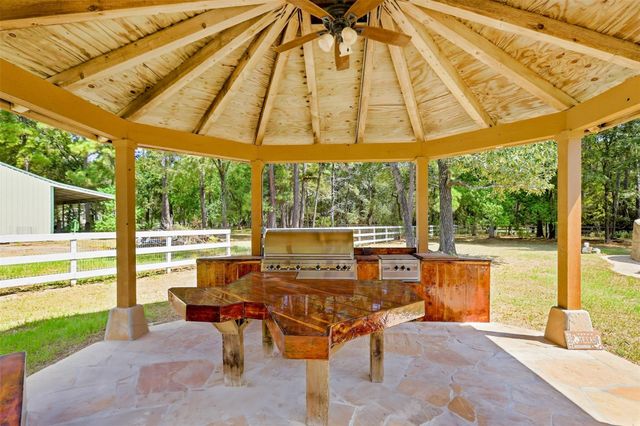 20002 Country Lake Drive, Magnolia, TX 77355