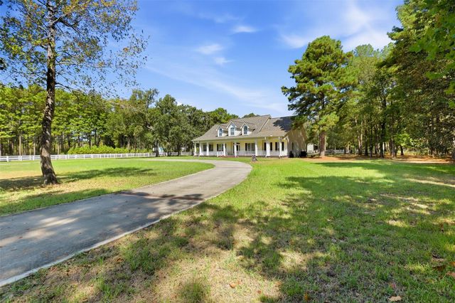 20002 Country Lake Drive, Magnolia, TX 77355