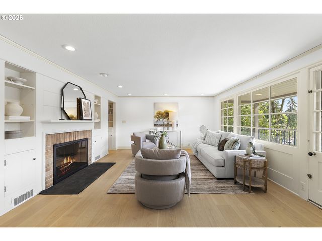 2430 SUMMIT Ct, Lake Oswego, OR 97034