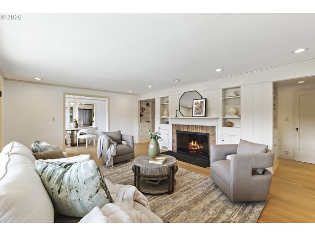 2430 SUMMIT Ct, Lake Oswego, OR 97034