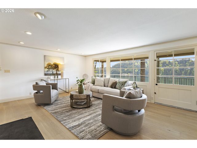 2430 SUMMIT Ct, Lake Oswego, OR 97034
